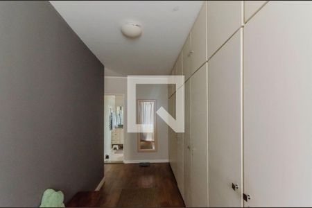 Casa à venda com 354m², 4 quartos e 2 vagas Casa à venda com 354m², 4 quartos e 2 vagasCloset da suíte 1