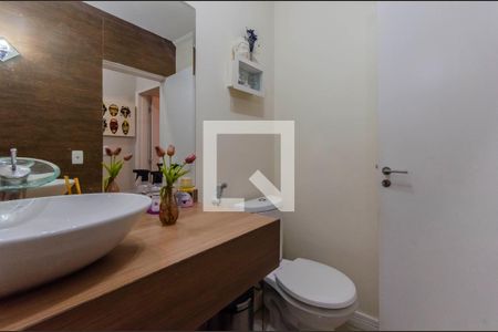 Casa à venda com 354m², 4 quartos e 2 vagas Casa à venda com 354m², 4 quartos e 2 vagasBanheiro da Suíte 2