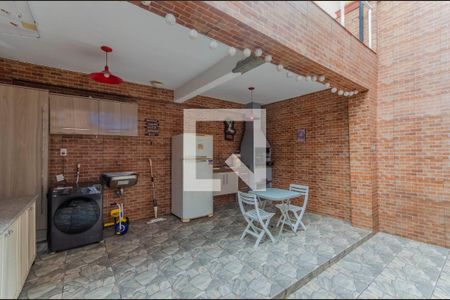 Casa à venda com 354m², 4 quartos e 2 vagas Casa à venda com 354m², 4 quartos e 2 vagasQuintal/Churrasqueira