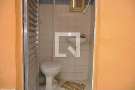 Casa de condomínio à venda com 200m², 4 quartos e 4 vagasBanheiro de Serviço