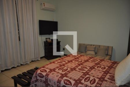 Casa de condomínio à venda com 200m², 4 quartos e 4 vagasQuarto 1