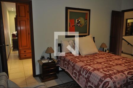 Casa de condomínio à venda com 200m², 4 quartos e 4 vagasQuarto 1