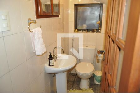 Casa de condomínio à venda com 200m², 4 quartos e 4 vagasBanheiro