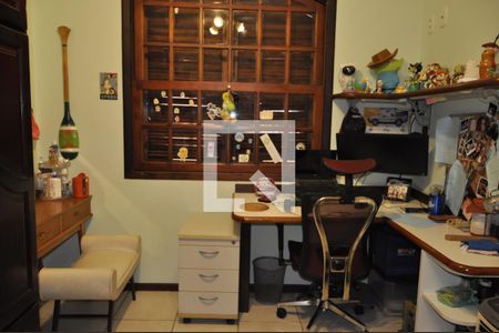 Casa de condomínio à venda com 200m², 4 quartos e 4 vagasQuarto 3