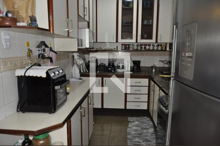 Casa de condomínio à venda com 200m², 4 quartos e 4 vagasCozinha