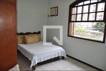 Casa de condomínio à venda com 200m², 4 quartos e 4 vagasQuarto 2