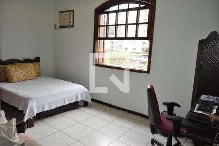 Casa de condomínio à venda com 200m², 4 quartos e 4 vagasQuarto 2