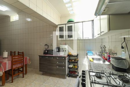 Casa à venda com 250m², 4 quartos e 4 vagasCozinha