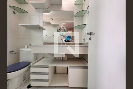 Apartamento à venda com 85m², 2 quartos e 2 vagasBanheiro da Suíte