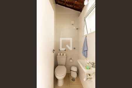 Casa à venda com 162m², 3 quartos e 4 vagasBanheiro da Área da Churrasqueira