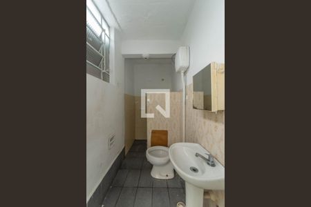 Casa à venda com 300m², 4 quartos e 2 vagasEdícula - Banheiro