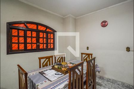 Casa à venda com 200m², 4 quartos e 4 vagas Casa à venda com 200m², 4 quartos e 4 vagasSala de Jantar