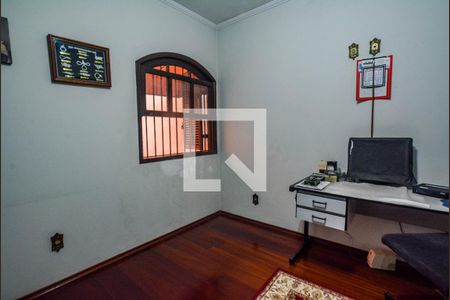Casa à venda com 200m², 4 quartos e 4 vagas Casa à venda com 200m², 4 quartos e 4 vagasQuarto 2