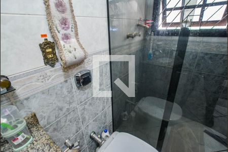 Casa à venda com 200m², 4 quartos e 4 vagas Casa à venda com 200m², 4 quartos e 4 vagasBanheiro da Suíte 2