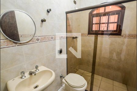 Casa à venda com 200m², 4 quartos e 4 vagas Casa à venda com 200m², 4 quartos e 4 vagasBanheiro Corredor