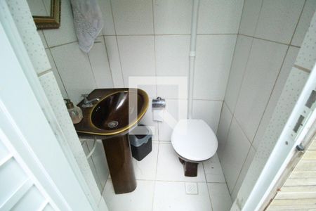 Casa de condomínio à venda com 112m², 4 quartos e 1 vagaBanheiro externo