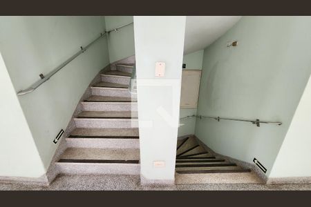 Apartamento para alugar com 77m², 1 quarto e sem vagaEscada