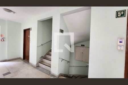 Apartamento para alugar com 77m², 1 quarto e sem vagaEscada