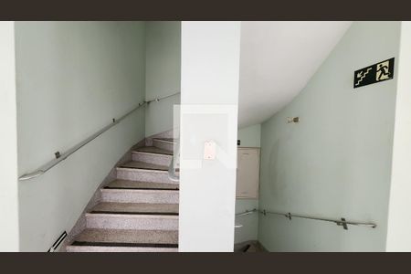 Apartamento para alugar com 77m², 1 quarto e sem vagaEscada