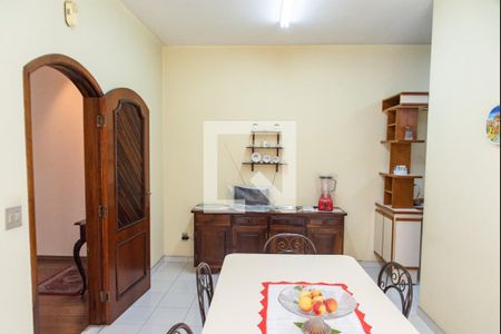 Casa de condomínio à venda com 175m², 3 quartos e 4 vagasCopa