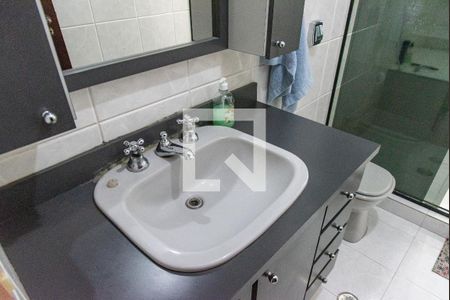 Casa de condomínio à venda com 175m², 3 quartos e 4 vagasBanheiro