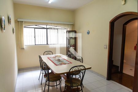 Casa de condomínio à venda com 175m², 3 quartos e 4 vagasCopa