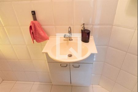 Casa de condomínio à venda com 175m², 3 quartos e 4 vagasLavabo