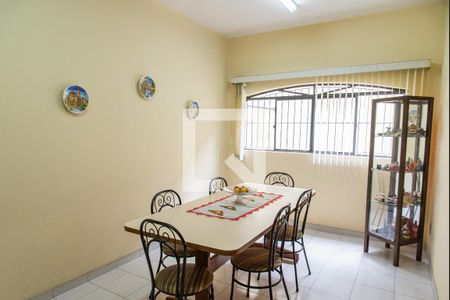 Casa de condomínio à venda com 175m², 3 quartos e 4 vagasCopa