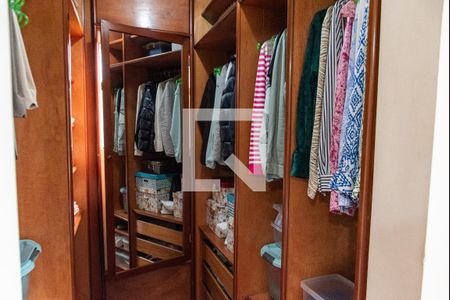 Casa de condomínio à venda com 175m², 3 quartos e 4 vagasCloset da suíte