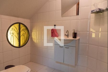 Casa de condomínio à venda com 175m², 3 quartos e 4 vagasLavabo