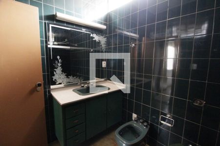 Casa para alugar com 400m², 4 quartos e 8 vagasBanheiro do Quarto 1