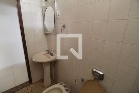 Casa para alugar com 400m², 4 quartos e 8 vagasBanheiro Social