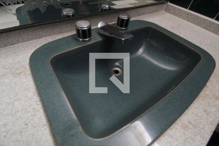 Casa para alugar com 400m², 4 quartos e 8 vagasBanheiro do Quarto 1