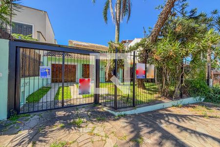 Casa à venda com 340m², 4 quartos e 4 vagasFachada