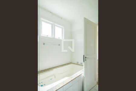 Casa à venda com 340m², 4 quartos e 4 vagasBanheiro da Suíte 3