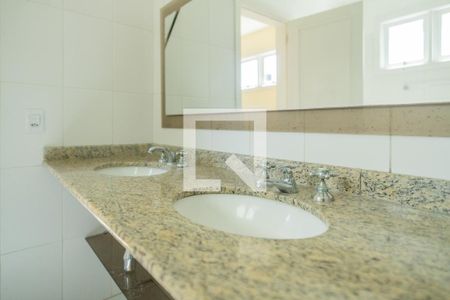 Casa à venda com 340m², 4 quartos e 4 vagasBanheiro da Suíte 3