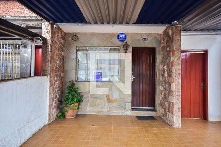 Casa para alugar com 102m², 2 quartos e 2 vagas Casa para alugar com 102m², 2 quartos e 2 vagasFachada