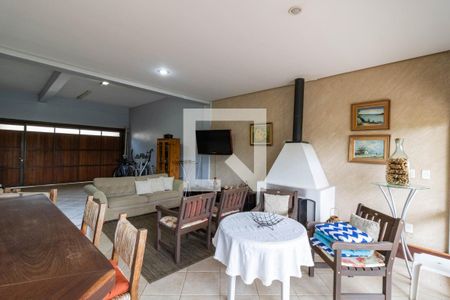Casa à venda com 382m², 4 quartos e 2 vagasChurrasqueira