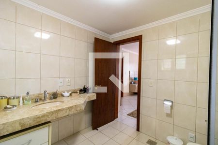 Casa à venda com 382m², 4 quartos e 2 vagasBanheiro da Suíte