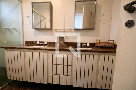 Apartamento para alugar com 225m², 4 quartos e 2 vagasBanheiro Suíte