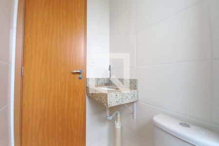 Banheiro de apartamento à venda com 2 quartos, 55m² em Jardim Nova Europa, Campinas