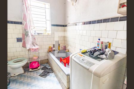 Casa à venda com 300m², 2 quartos e 3 vagasBanheiro