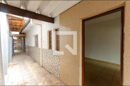 Casa para alugar com 275m², 2 quartos e sem vagaCorredor externo