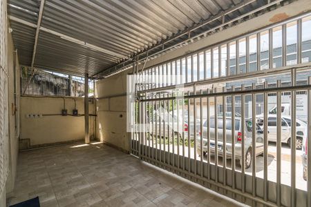 Casa à venda com 195m², 6 quartos e 1 vagaÁrea comum - Varanda e garagem