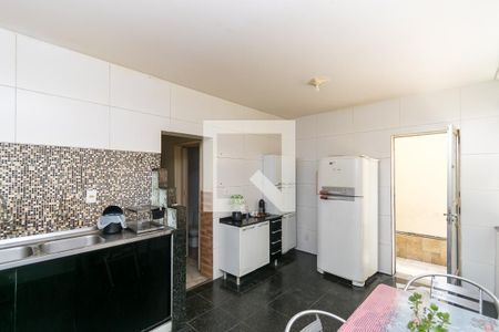 Casa à venda com 195m², 6 quartos e 1 vagaCasa 1 - Cozinha