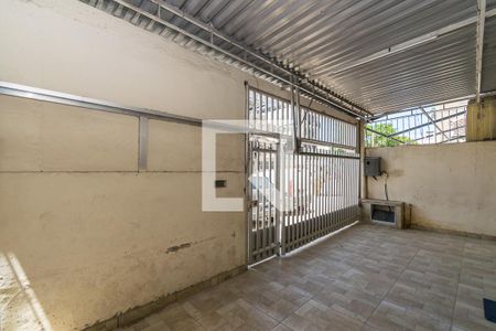 Casa à venda com 195m², 6 quartos e 1 vagaÁrea comum - Varanda e garagem