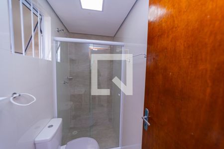 Banheiro de kitnet/studio para alugar com 1 quarto, 32m² em Jardim Veronia, São Paulo