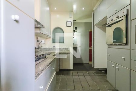 Casa à venda com 326m², 3 quartos e 2 vagas Casa à venda com 326m², 3 quartos e 2 vagasCozinha e Área de Serviço