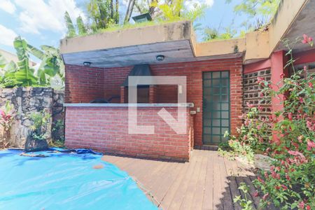 Casa à venda com 326m², 3 quartos e 2 vagas Casa à venda com 326m², 3 quartos e 2 vagasPiscina e Churrasqueira