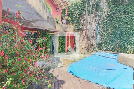 Casa à venda com 326m², 3 quartos e 2 vagas Casa à venda com 326m², 3 quartos e 2 vagasPiscina e Churrasqueira